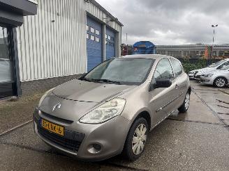 Unfallwagen Renault Clio 1.2 TCE AIRCO 101 PK 2010/3