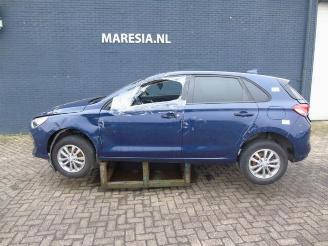 Coche siniestrado Hyundai I-30 i30 (PDEB5/PDEBB/PDEBD/PDEBE), Hatchback, 2016 1.0 T-GDI 12V 2019/8