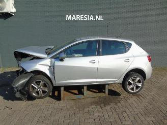 Coche siniestrado Seat Ibiza Ibiza IV (6J5), Hatchback 5-drs, 2008 / 2017 1.0 EcoTSI 12V 2015/9