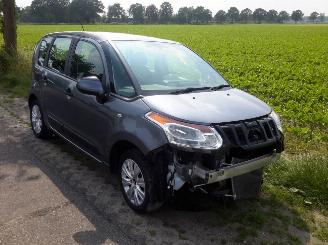 Coche siniestrado Citroën C3 picasso 1.6 hdi 2010/5