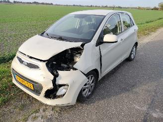 Uttjänta bilar auto Kia Picanto 1.0 cvvt 5 deurs 2013/4