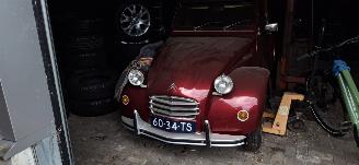 Coche accidentado Citroën 2-cv  1972/3