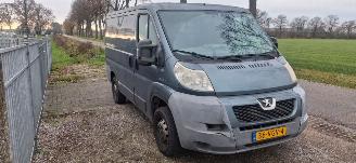 krockskadad bil auto Peugeot Boxer 330 2.2 HDI 2007/6