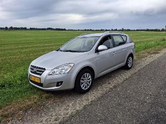 krockskadad bil auto Kia Ceed SW 1.6 16V 2009/4