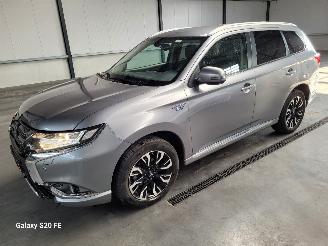 škoda osobní automobily Mitsubishi Outlander 2.0 PHEV 89-KW Automaat 4-WD Executive 2015/12