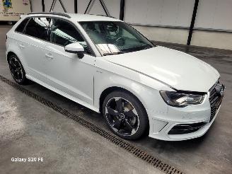 krockskadad bil auto Audi A3 Sportback 1.4 e-Tron 110-KW Automaat S-Line 2014/12