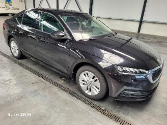 Vaurioauto  passenger cars Skoda Octavia Limo 1.5 TSi 110-KW DSG e-Tec 2023/2