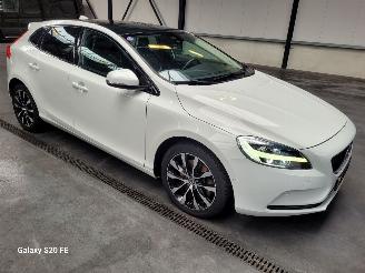 krockskadad bil auto Volvo V-40 1.5 T3 112-KW Automaat 5drs Panoramadak 2018/10