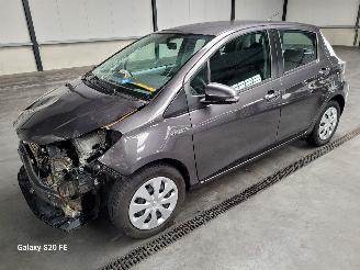 krockskadad bil auto Toyota Yaris Hybrid 1.5 55-KW Automaat 5drs Aspiration 2014/10