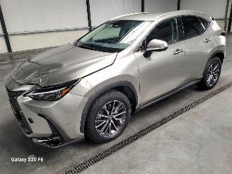 krockskadad bil auto Lexus NX 450+ Plug-In-Hybrid 227-KW Automaat AWD Launch 2022/9