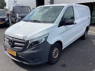 krockskadad bil auto Mercedes Vito 1.7 110 CDI 2021/1