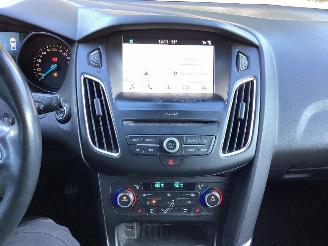 Ford Focus 1.0 Titanium picture 12