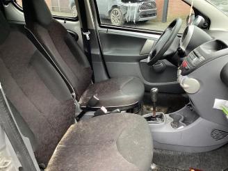 Peugeot 107 107, Hatchback, 2005 / 2014 1.0 12V picture 10