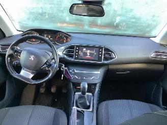 Peugeot 308 1.2 Pure Tech picture 9