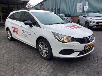 Opel Astra 1.2 Turbo Tourer picture 3