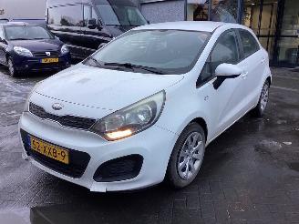 krockskadad bil auto Kia Rio 1.2 CVVT Comfort Pack 2012/9