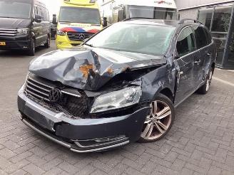 Coche siniestrado Volkswagen Passat Passat Variant (365), Combi, 2010 / 2015 1.6 TDI 16V Bluemotion 2014/1