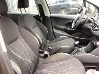 Peugeot 208 208 I (CA/CC/CK/CL), Hatchback, 2012 / 2019 1.0 Vti 12V PureTech picture 10