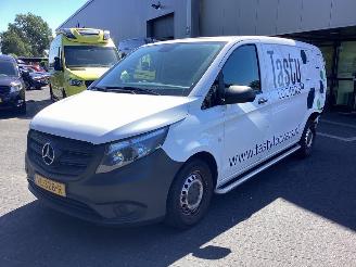 Damaged car Mercedes Vito 109 CDI 2015/1
