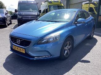 krockskadad bil auto Volvo V-40 2.0 D2 2015/7