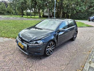 uszkodzony samochody osobowe Volkswagen Golf 1.0 TSI Trendline 2018/11