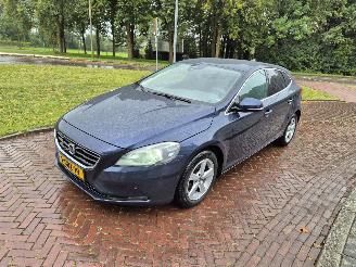 Coche accidentado Volvo V-40 1.6 D2 Momentum 2013/9
