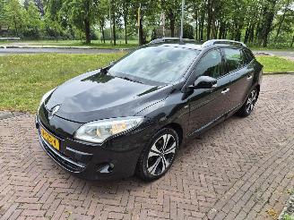damaged passenger cars Renault Mégane 1.5 DCI Bose 2011/4
