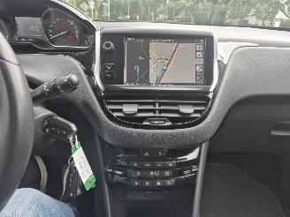 Peugeot 208 1.4 VTi Allure picture 13