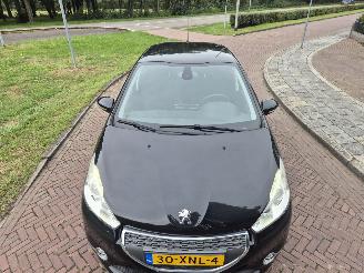 Peugeot 208 1.4 VTi Allure picture 6