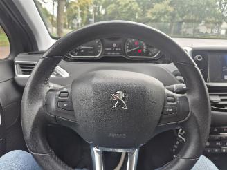 Peugeot 208 1.4 VTi Allure picture 14