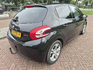 Peugeot 208 1.4 VTi Allure picture 3