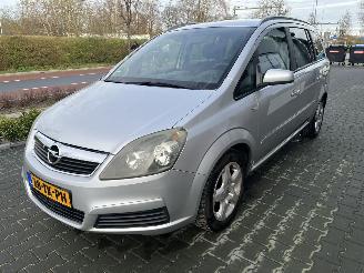 krockskadad bil auto Opel Zafira 1.8 Enjoy Airco 7 persoons 2006/10