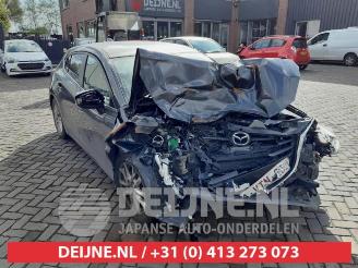 Vrakbiler auto Mazda 3 3 (BM/BN), Hatchback, 2013 / 2019 2.0 SkyActiv-G 120 16V 2015