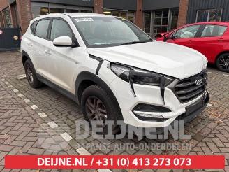 Vrakbiler auto Hyundai Tucson Tucson (TL), SUV, 2015 1.7 CRDi 16V 2WD 2018/1