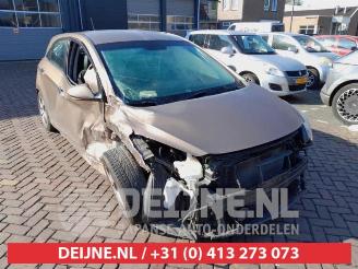 Coche siniestrado Hyundai I-30 i30 (GDHB5), Hatchback, 2011 1.6 GDI Blue 16V 2013/3