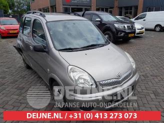 Coche siniestrado Toyota Yaris-verso Yaris Verso (P2), MPV, 1999 / 2005 1.3 16V 2004/7