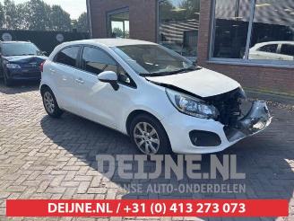 Vrakbiler auto Kia Rio Rio III (UB), Hatchback, 2011 / 2017 1.2 CVVT 16V 2012/7