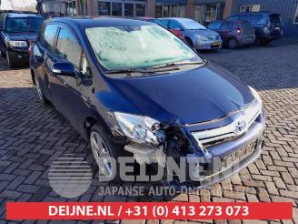 krockskadad bil auto Toyota Auris Auris (E15), Hatchback, 2006 / 2012 1.8 16V HSD Full Hybrid 2011/4