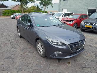 skadebil auto Mazda 3  2015/6