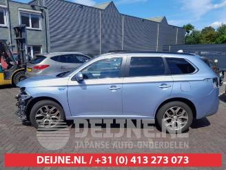 Mitsubishi Outlander Outlander (GF/GG), SUV, 2012 / 2022 2.0 16V PHEV 4x4 picture 4