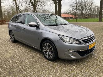 Schadeauto Peugeot 308 1.2 Automaat Style 2015/10