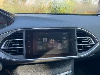 Peugeot 308 1.6 BluedHdi Pack picture 12