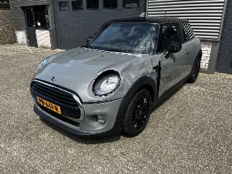 Vaurioauto  passenger cars Mini Cooper 1.5i NAVI / CRUISE / PDC 2017/5