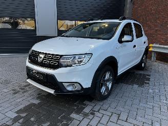 Vaurioauto  passenger cars Dacia Sandero STEPWAY 0.9 Tce NAVI / CRUISE / PDC 2019/6