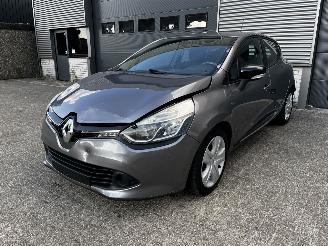 skadebil auto Renault Clio 0.9 Tce NAVI / CRUISE 2016/2