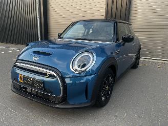 Vaurioauto  passenger cars Mini Electric Business Edition 33kWh NAVI / CRUISE / PDC 2022/9