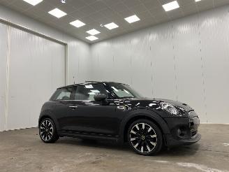 Vaurioauto  passenger cars Mini Cooper SE Electric 135kw Panoramadak Navi Clima 2021/1