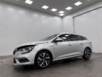 uszkodzony samochody osobowe Renault Mégane Estate 1.3 TCe Autom. Bose Navi Clima 2019/9