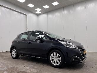 Auto incidentate Peugeot 208 1.2 PureTech 5-drs Navi Airco 2017/10