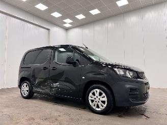 krockskadad bil bedrijf Peugeot Partner 1.5 BlueHDI Asphalt Clima 2021/2
